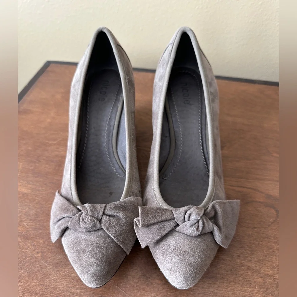 Nicole Gray Suede Wedges with Bow Detail – Size 6.5